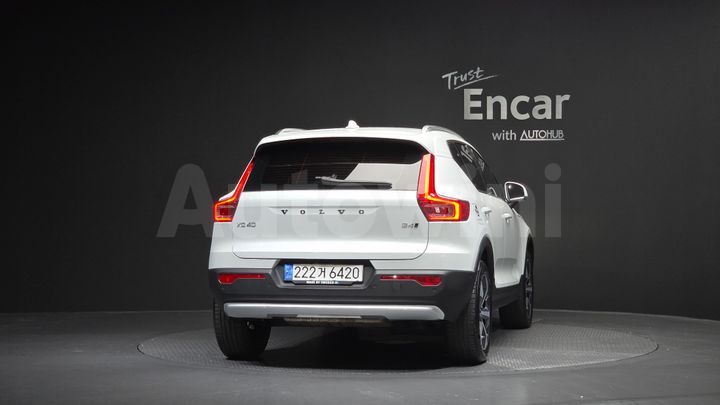Volvo XC40 2023 — 4
