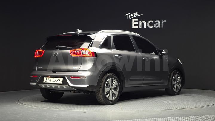 Kia Niro 2017 — 2