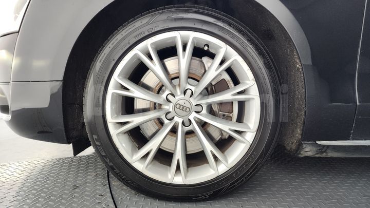 Audi A8 2011 — 5