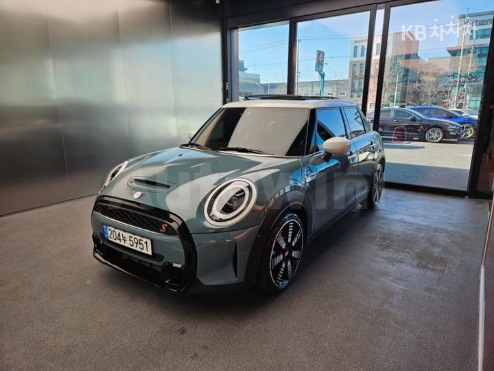 Mini Cooper 2023 — 2
