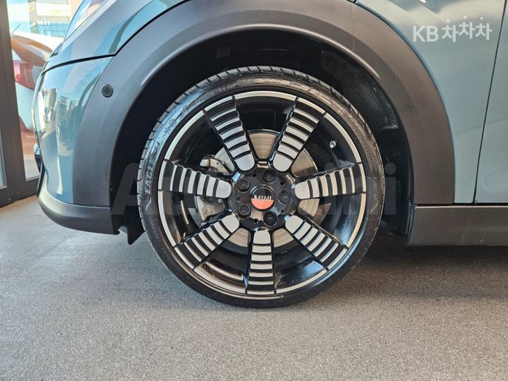 Mini Cooper 2023 — 5