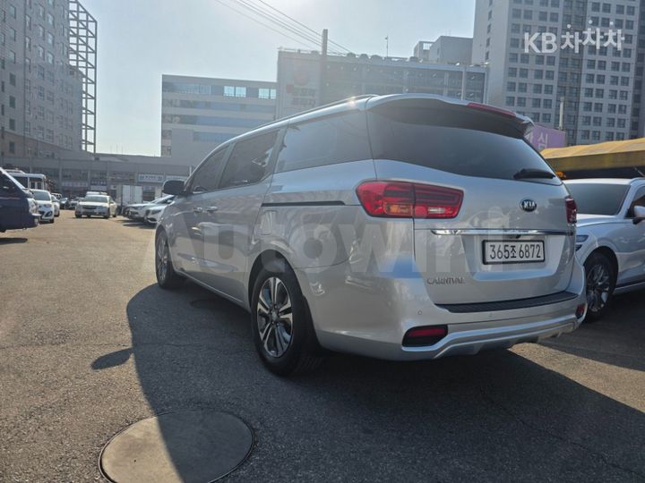 Kia Carnival 2020 — 4