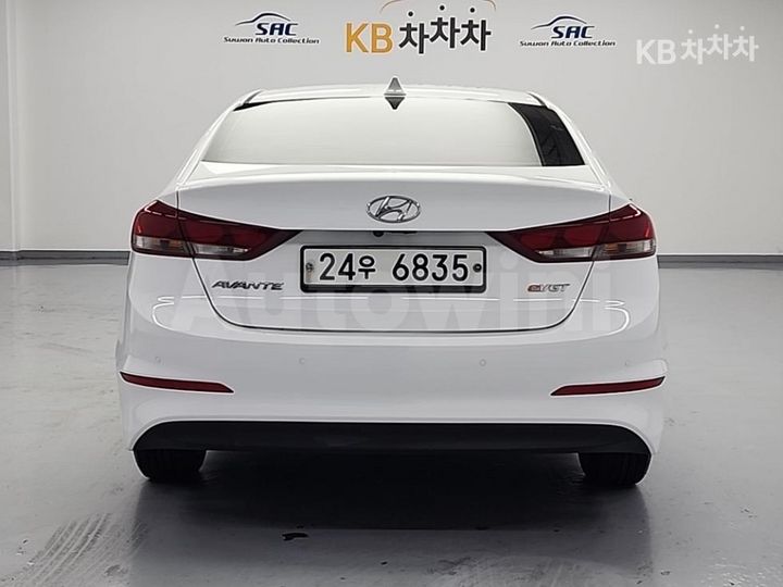 Hyundai Avante 2016 — 3