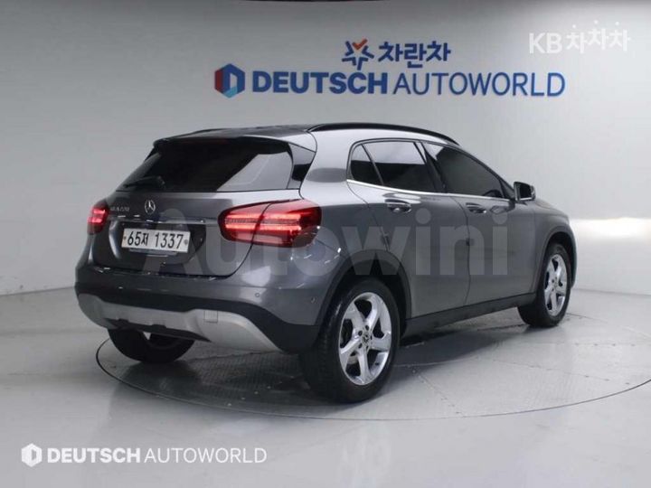 Mercedes Benz GLA Class 2019 — 2
