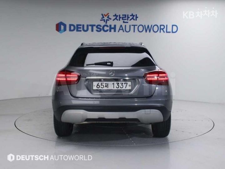 Mercedes Benz GLA Class 2019 — 4