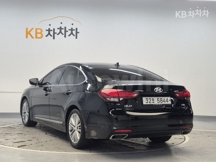 Hyundai Aslan 2015 — 2
