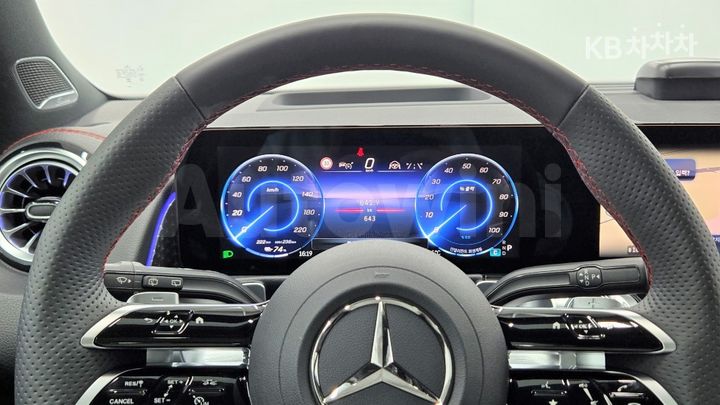 Mercedes Benz EQB