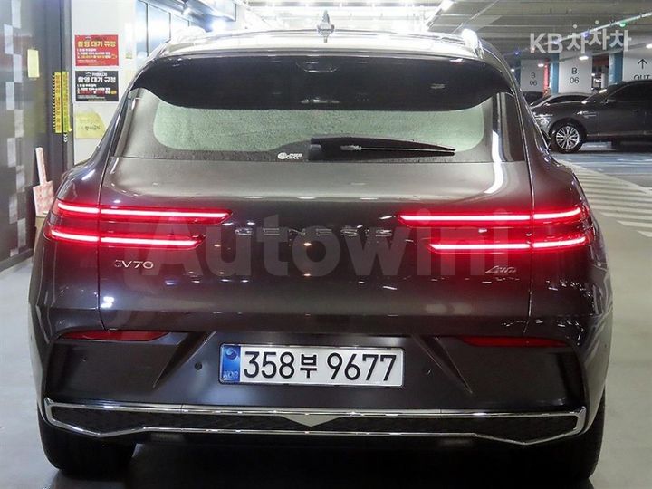 Genesis GV70 2025 — 5