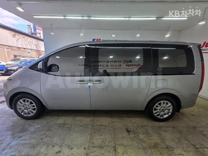 Hyundai Staria 2025 — 2