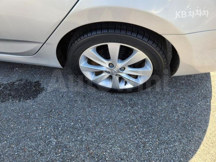 Hyundai Accent 2011 — 5