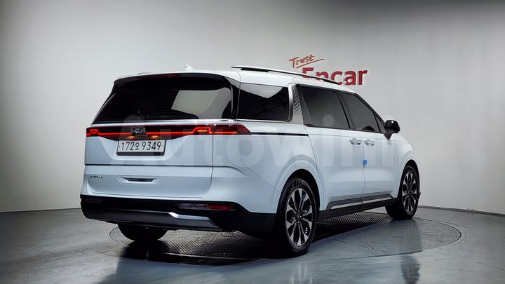 Kia Carnival 2023 — 2