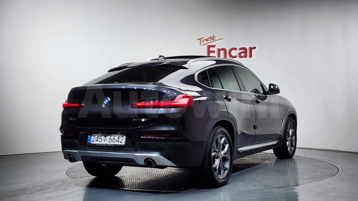 BMW X4 2021 — 2