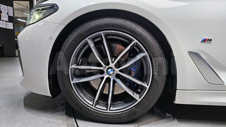 BMW 5 Series 2021 — 5