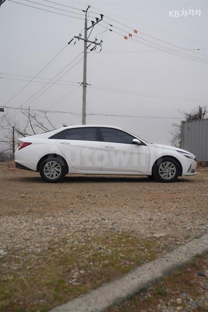 Hyundai Avante 2022 — 3