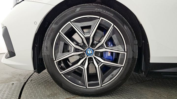 BMW i5 2025 — 5