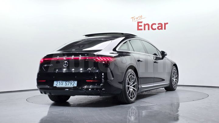 Mercedes Benz EQS