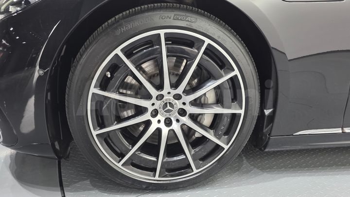 Mercedes Benz EQS