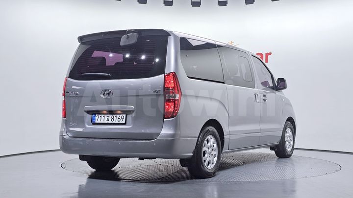 Hyundai Starex 2016 — 2