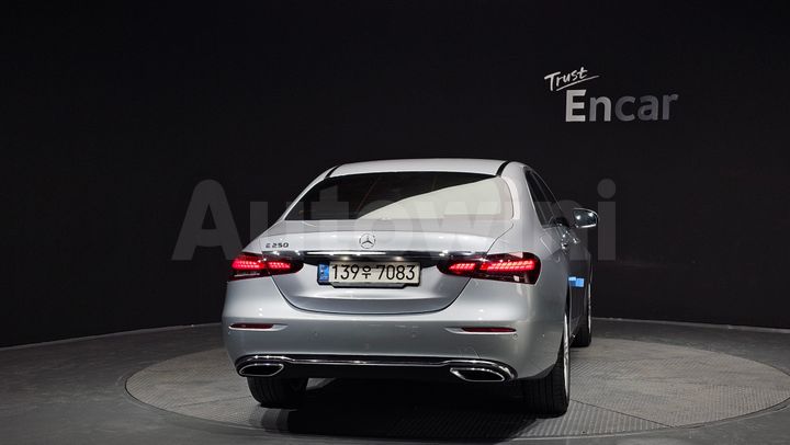 Mercedes-Benz E Class 2022 — 4