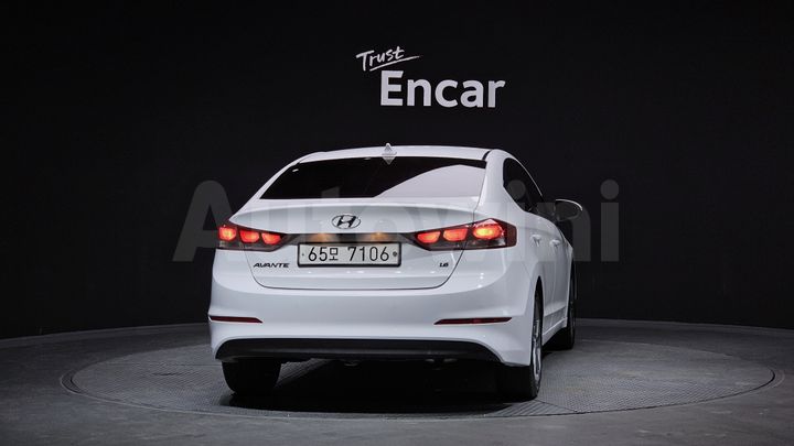 Hyundai Avante 2018 — 4