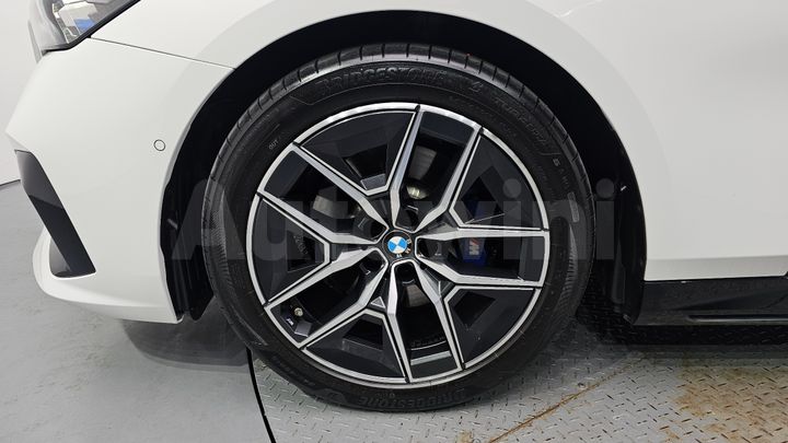 BMW 5 Series 2024 — 5