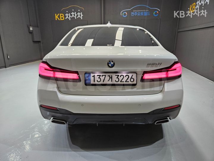 BMW 5 Series 2023 — 3