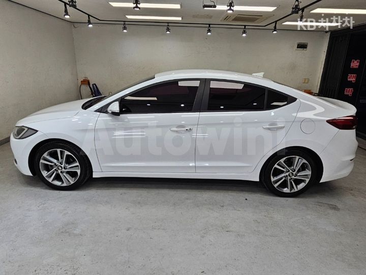 Hyundai Avante 2018 — 5