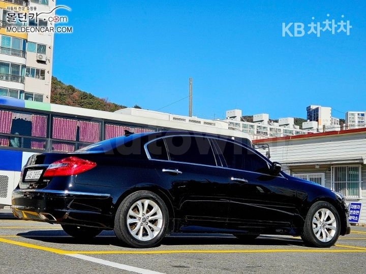 Hyundai Genesis 2012 — 2