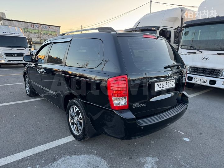 Kia Carnival 2014 — 3