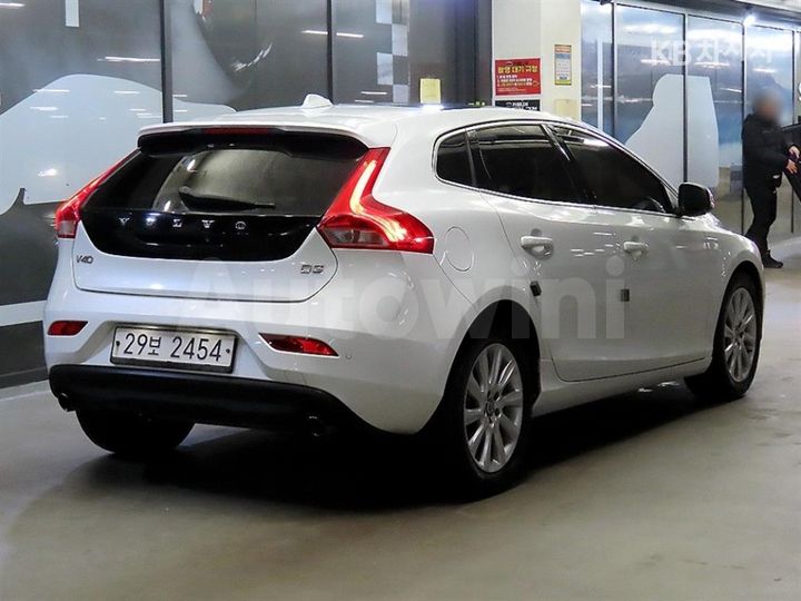 Volvo V40 2016 — 4