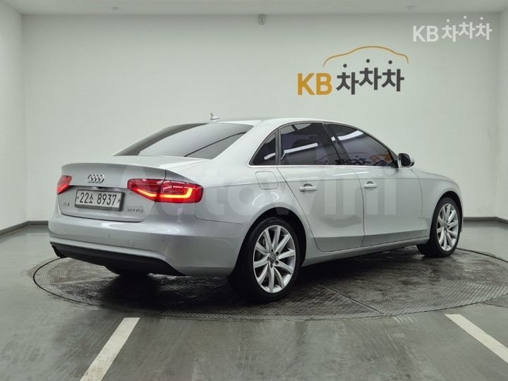 Audi A4 2013 — 4
