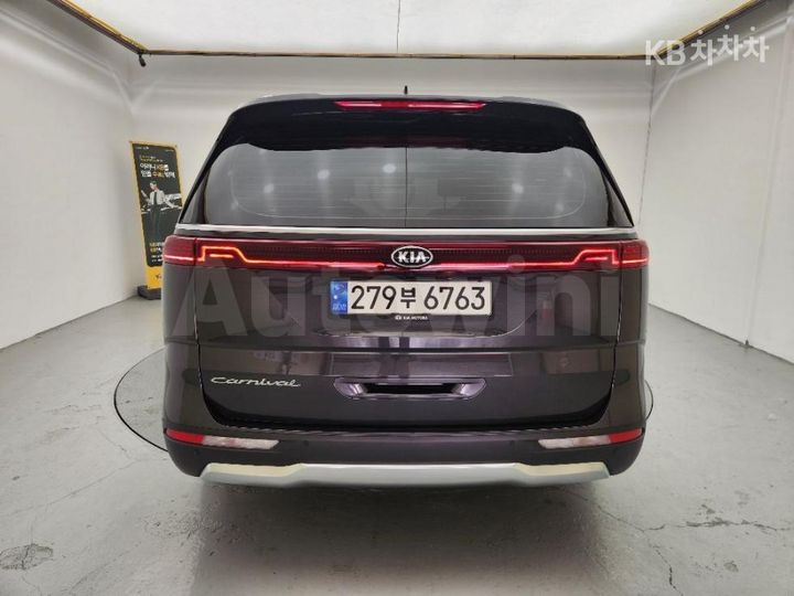 Kia Carnival 2021 — 3
