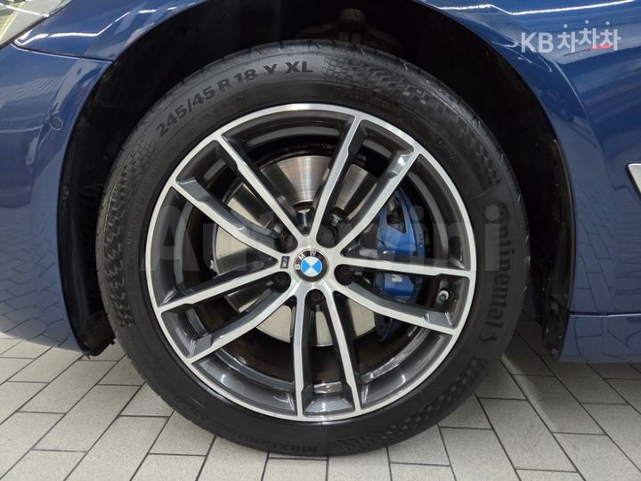 BMW 5 Series 2021 — 5