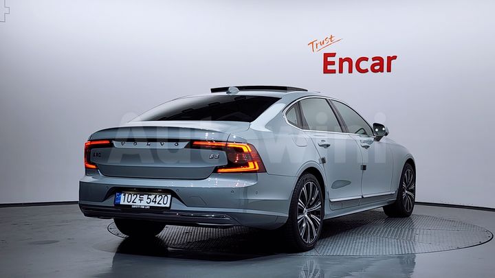 Volvo S90 2024 — 2