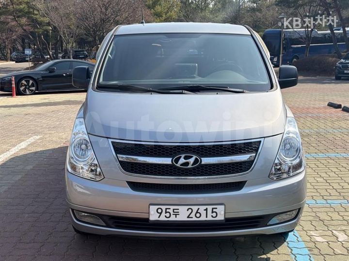 Hyundai Starex 2012 — 2