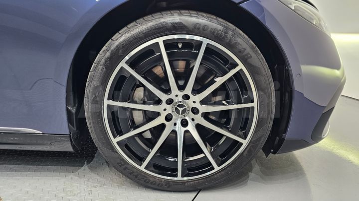 Mercedes Benz EQS