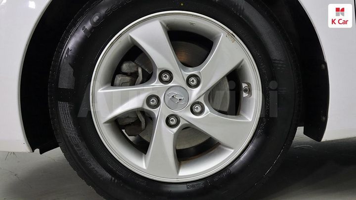 Hyundai Avante 2015 — 5
