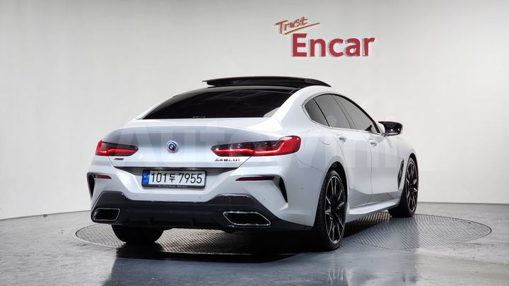 BMW 8 Series 2023 — 2