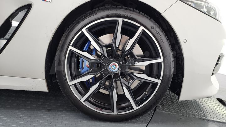BMW 8 Series 2023 — 5