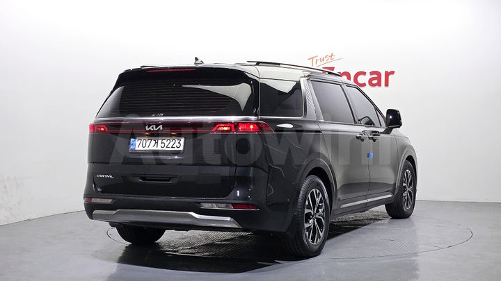 Kia Carnival 2023 — 2