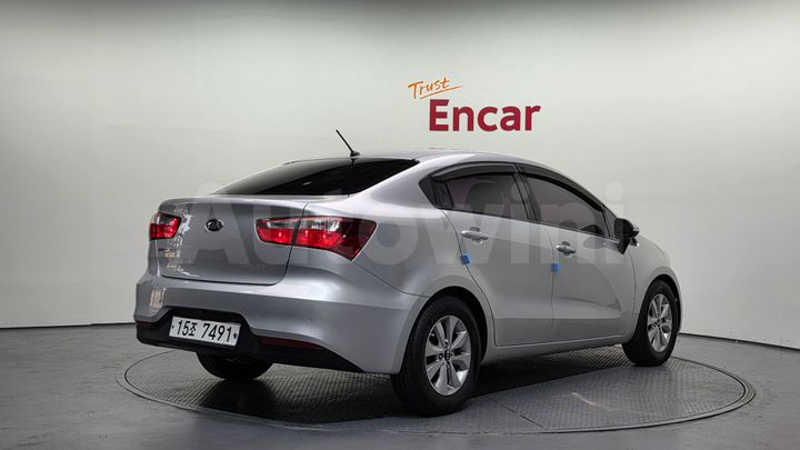 Kia Pride 2015 — 2