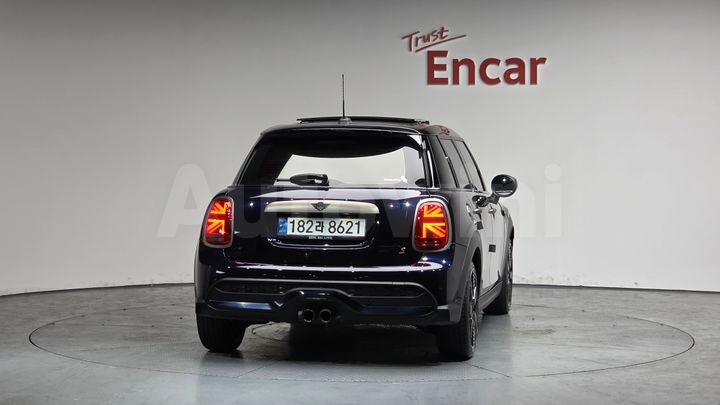 Mini Cooper 2023 — 3