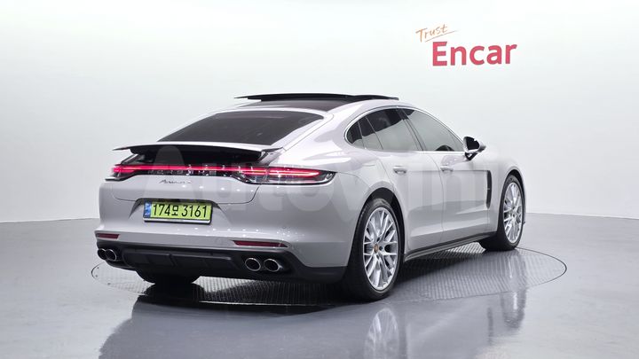 Porsche Panamera 2023 — 2
