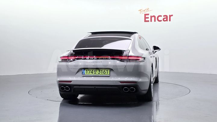 Porsche Panamera 2023 — 4