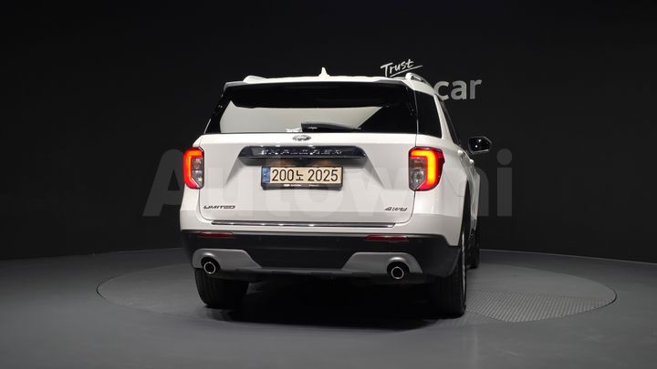 Ford Explorer 2021 — 4
