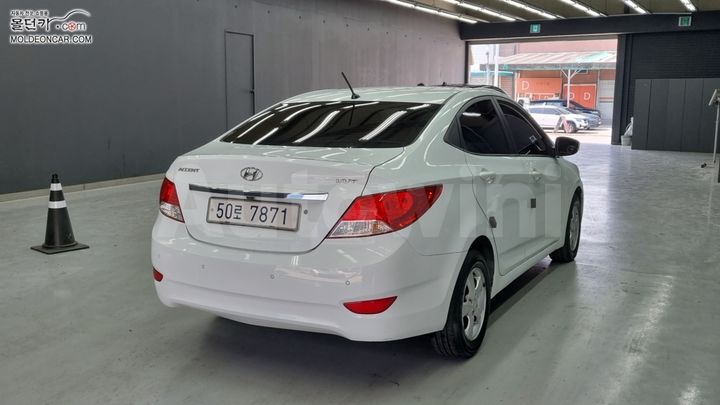 Hyundai Accent 2011 — 2