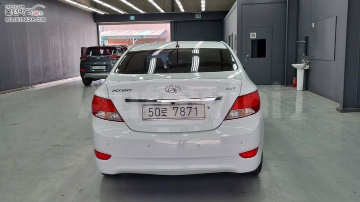 Hyundai Accent 2011 — 4