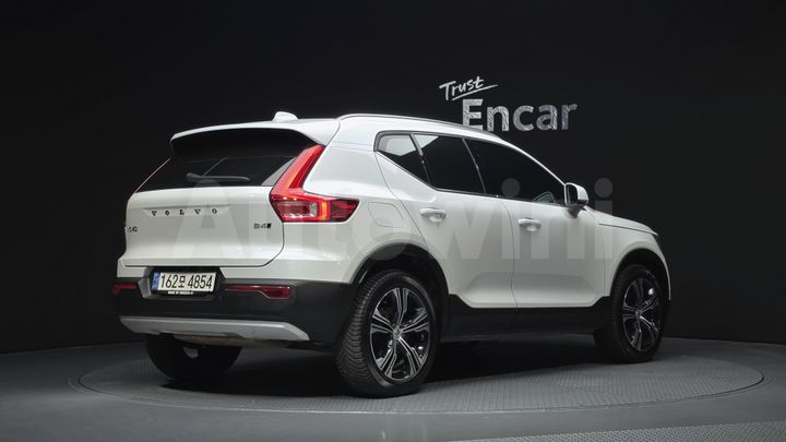 Volvo XC40 2022 — 2