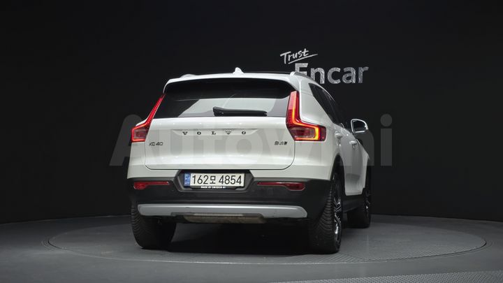 Volvo XC40 2022 — 4