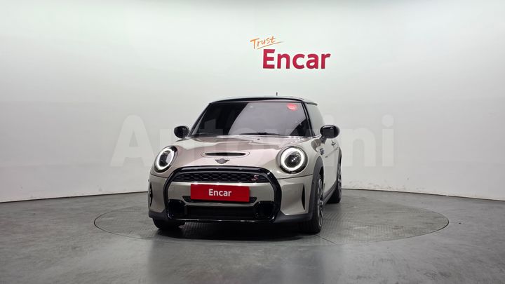 Mini Cooper 2023 — 3